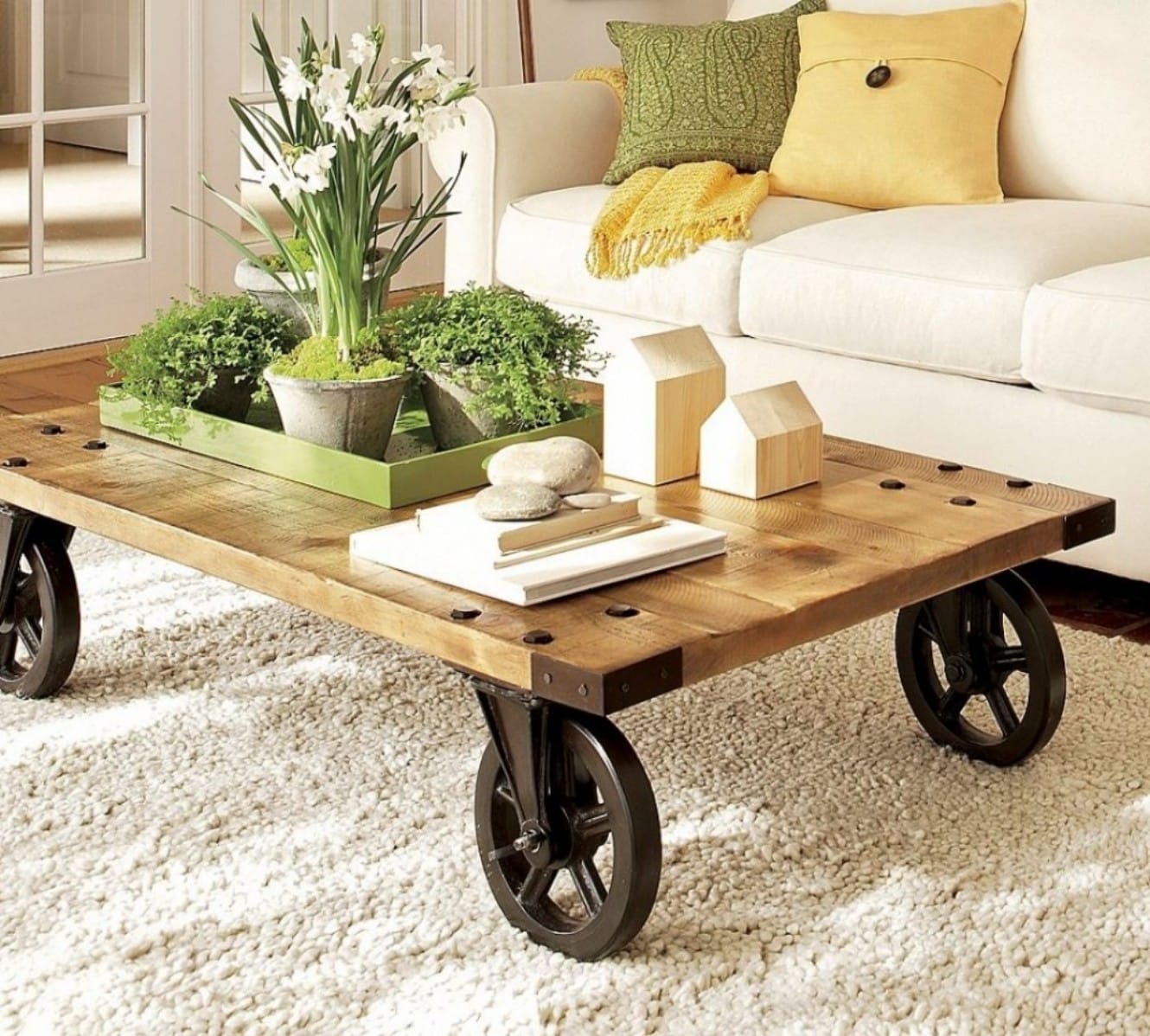 12 Modern Coffee and Side Tables With Wheels