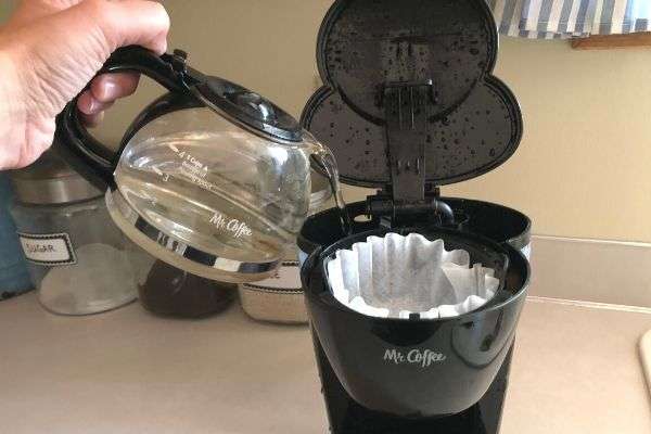 How to Clean a Coffee Maker with Vinegar in 7 Steps ...