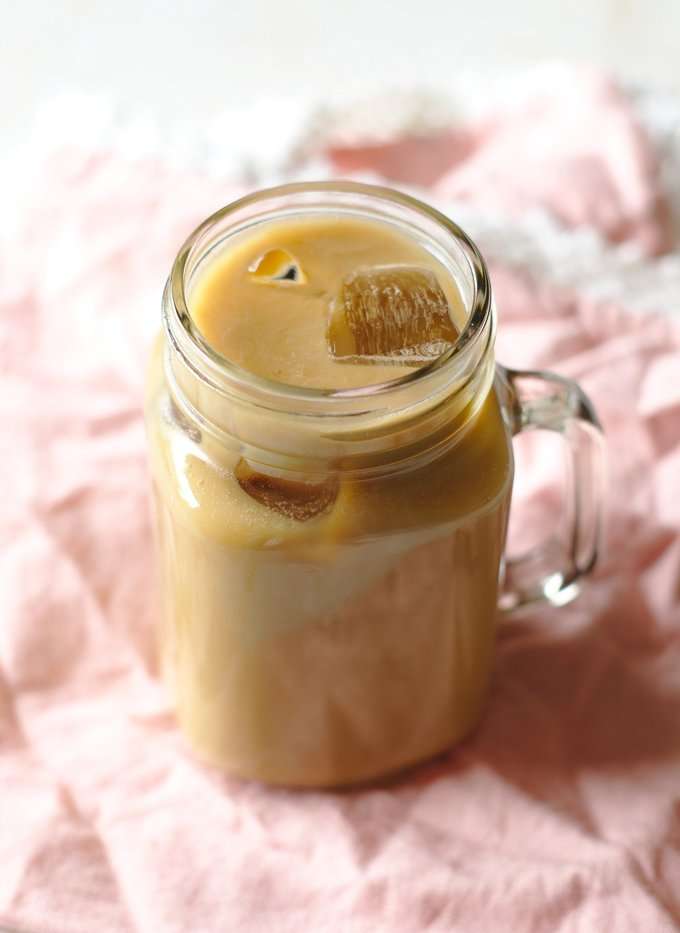 Iced Vanilla Latte (Starbucks Copycat)